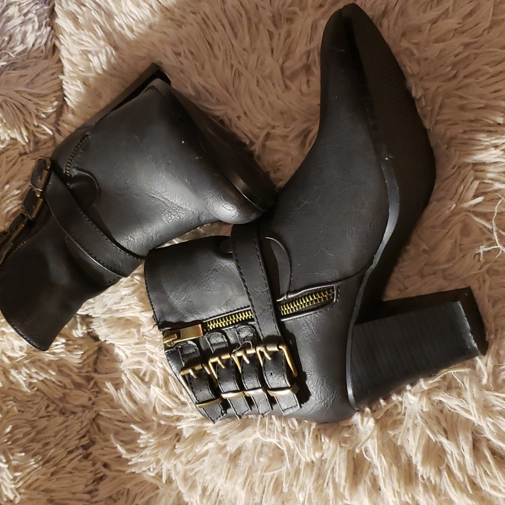 Ankle boots